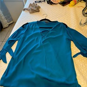 Bold elements top brand new without tags never worn size medium